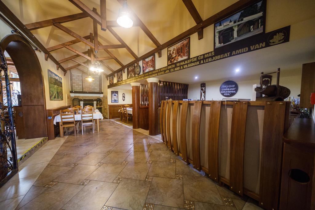 Tokaj Zlata Putna - Restaurant & Pension Vinicky Exteriör bild