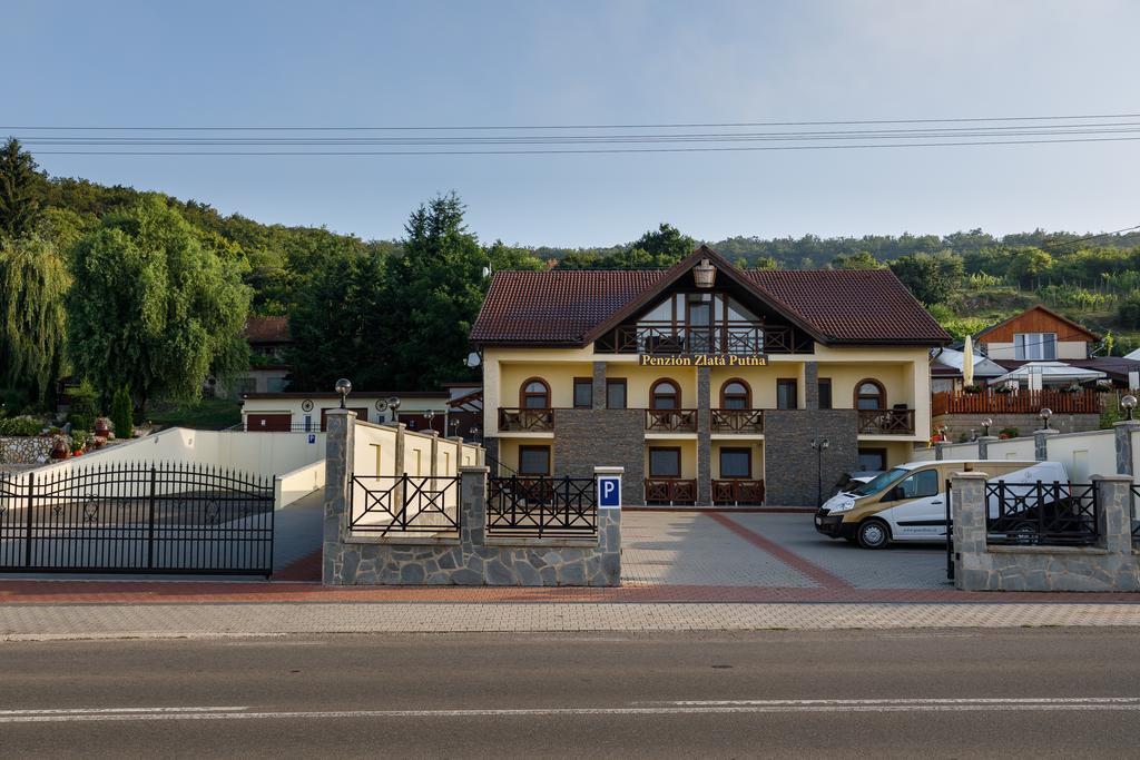 Tokaj Zlata Putna - Restaurant & Pension Vinicky Exteriör bild